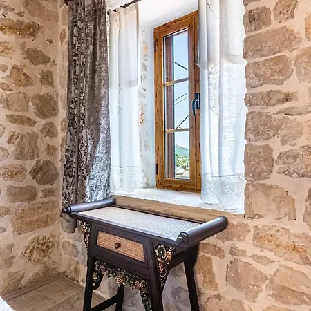Appartement Mosaic Of 2 Stories In Stone, Views & Vuno