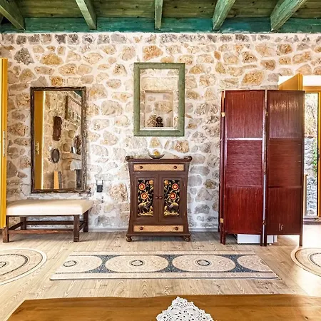 Mosaic Of 2 Stories In Stone, Views & Vuno